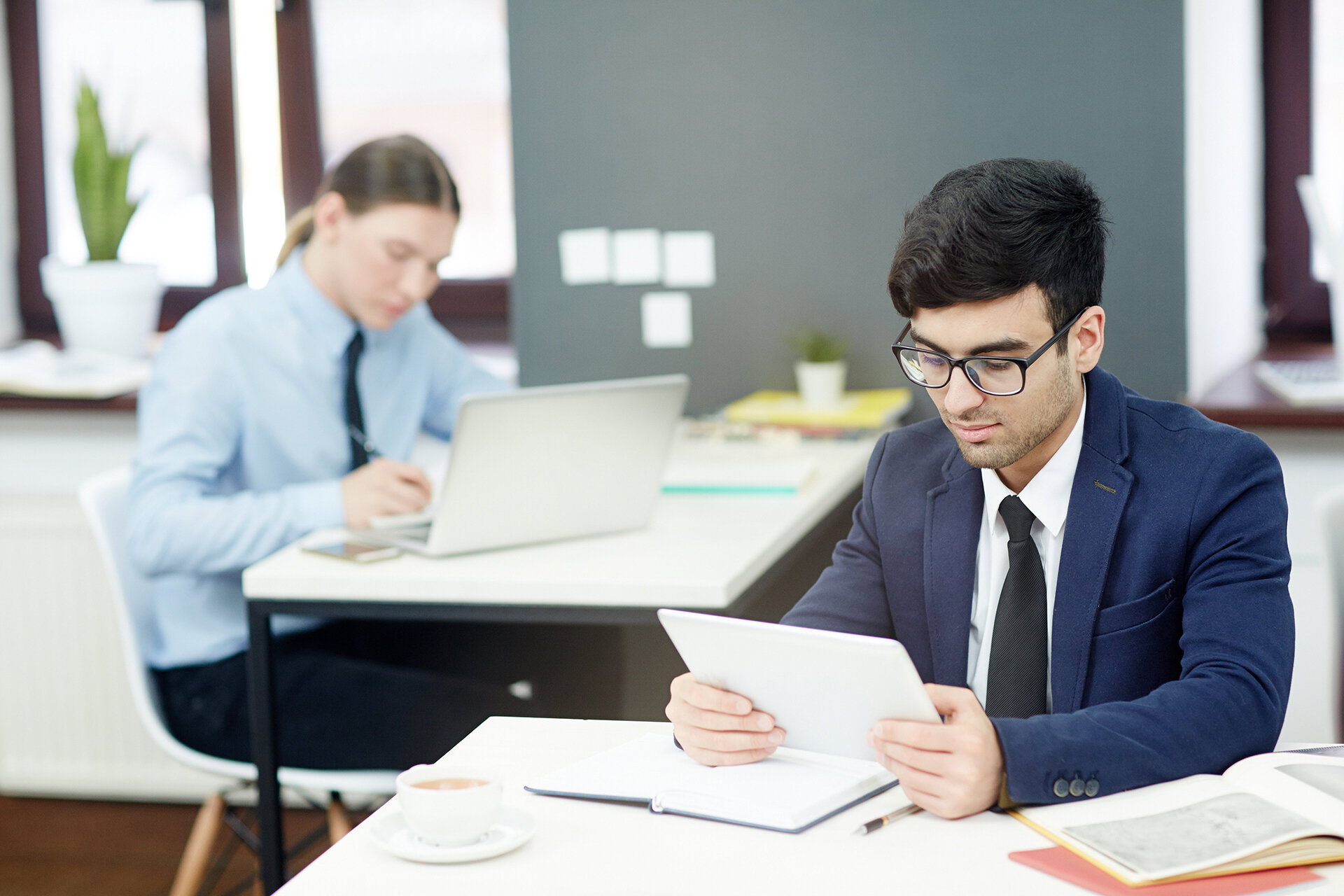 financial-managers-work_